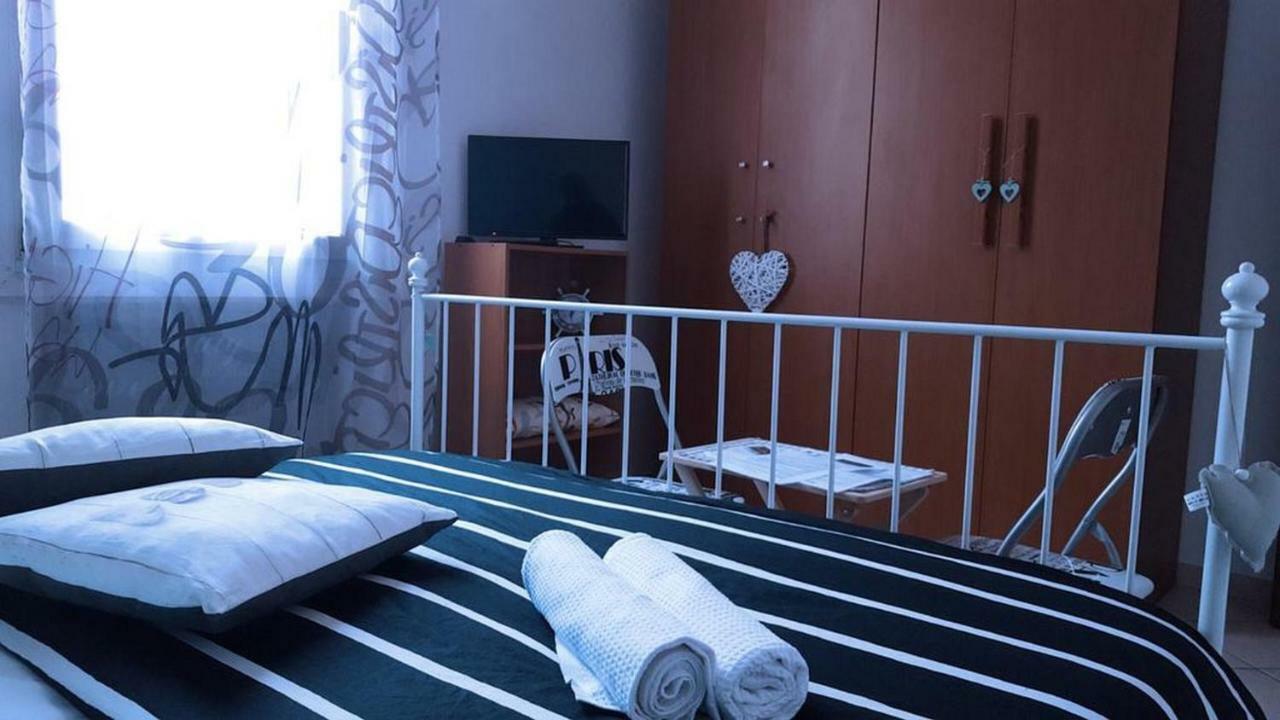 Stazione Centrale Bed and Breakfast Bolonia Exterior foto
